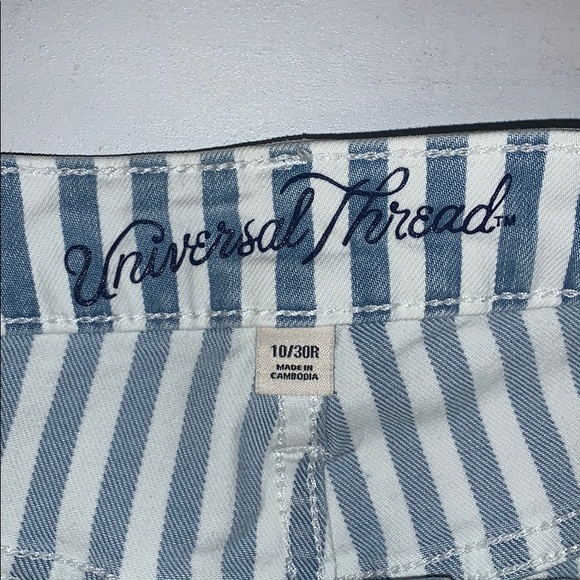 High-Waist Stripe Short - Picture 3 of 3
